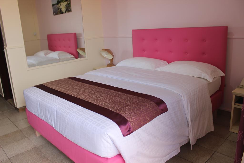 Hotel Mansel Yaoundé Quarto foto
