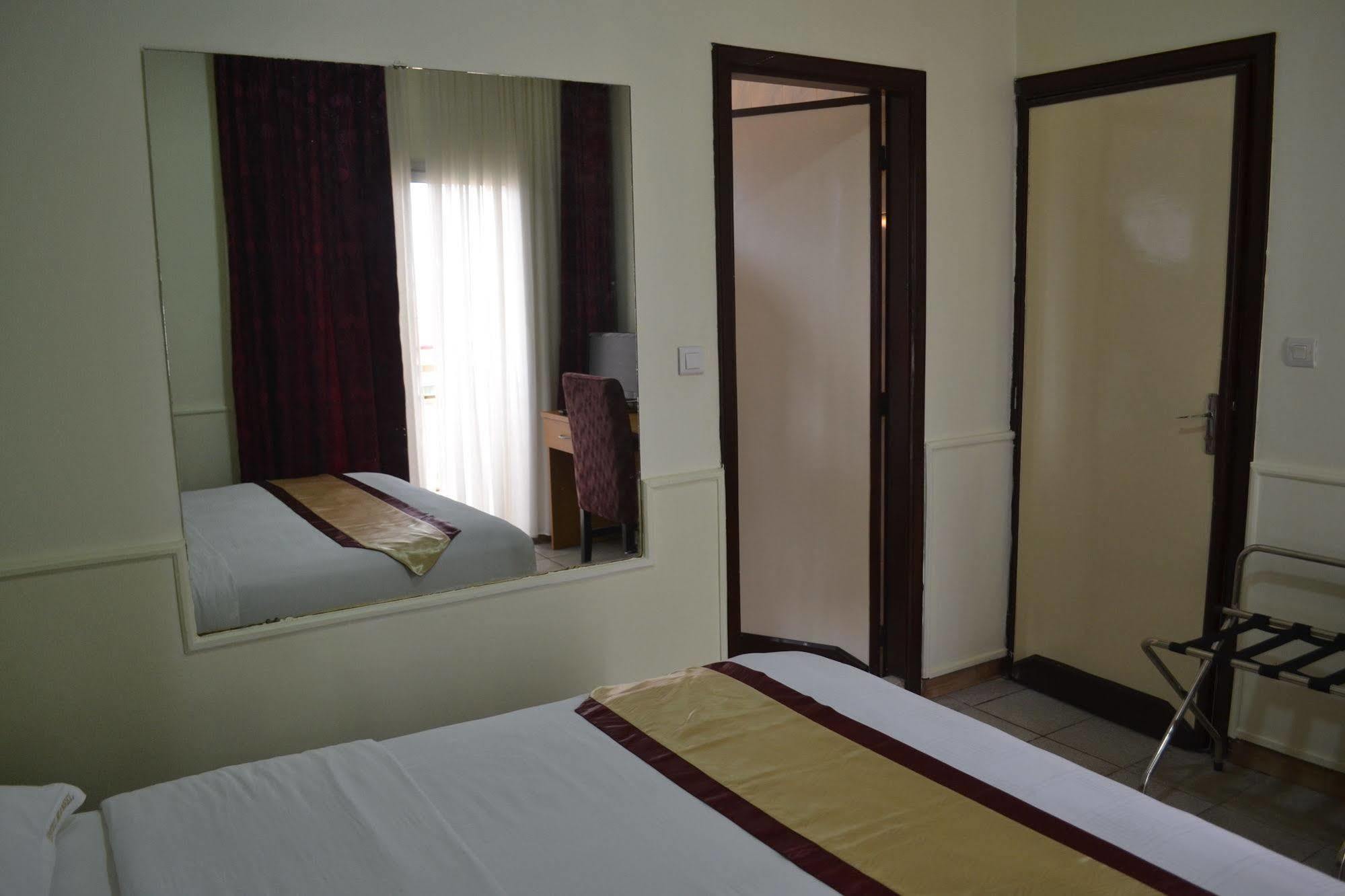 Hotel Mansel Yaoundé Exterior foto